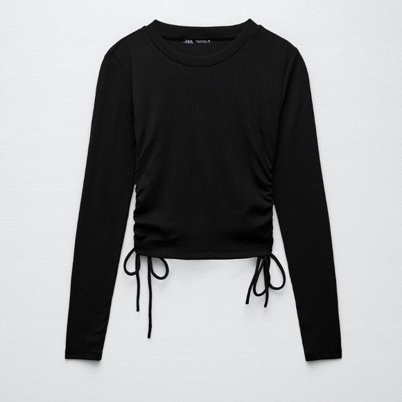 Spotted on Sophie: ZARA RIBBED TOP WITH GATHER DETAIL - Picture 9 of 13